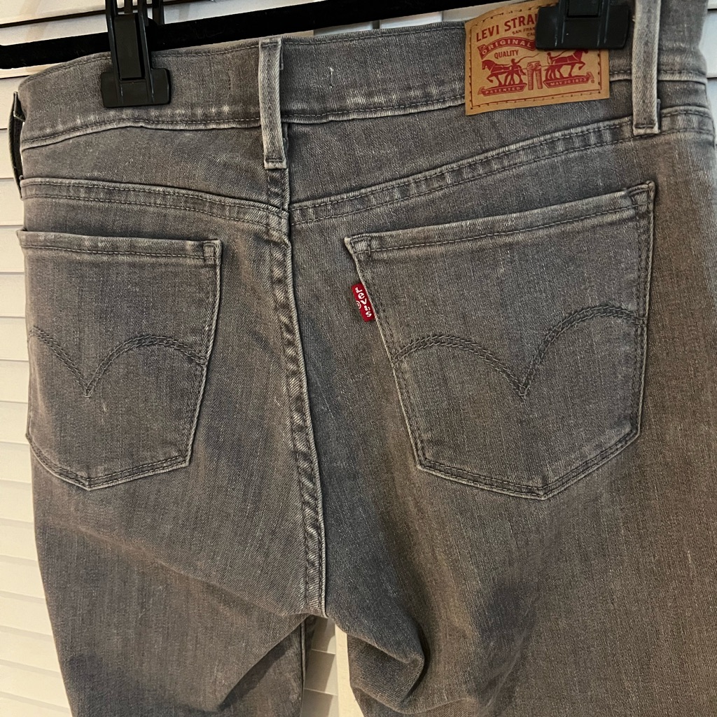 710 Skinny Levis